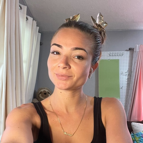 Meet Roxanna, your stylish Companion! - Picture 8 of 10